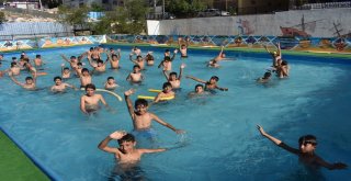 65 Bin Çocuk Yüzmenin Keyfini Yaşadı