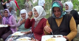 Mezarlıkta 350 Yılı Aşkın Yemek Geleneği Sürüyor