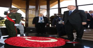 Cumhurbaşkanı Erdoğan, Cumhurbaşkanlığı Kabristanını Ziyaret Etti