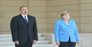 Almanya Başbakanı Merkel Azerbaycanda