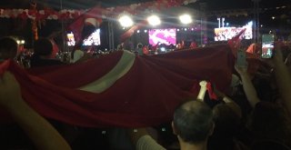 30 Ağustos Bursada Coşkuyla Kutlandı