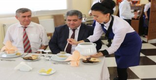 Tikadan Tacikistanda Turizm Eğitimi