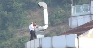 Metrelerce Yükseklikte Canlarını Hiçe Sayarak Baca Tamiri Yaptılar