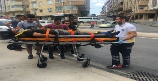 Direksiyon Hakimiyetini Kaybederek Direğe Çarpan Şoför Araçta Sıkıştı