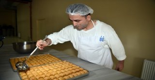 Halk Ekmek Baklavası Raflarda