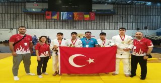 Balkan 2.si Judocu, Müdür Arıcıoğlunu Ziyaret Etti