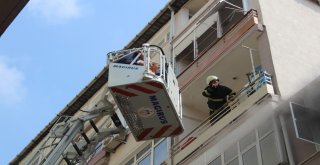 7 Katlı Binada Çıkan Yangında Mahsur Kalan 10 Kişi İtfaiye Tarafından Kurtarıldı