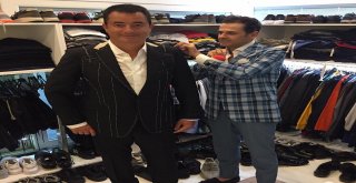 Yamalı Pantolonlu Çocuk Şimdi Ünlüleri Giydiriyor