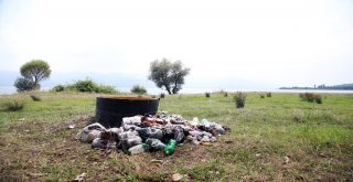 Göle Atık Suların Ulaşmasını Engelleyen Kolektörden 40 Torba Çöp Çıkarıldı