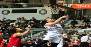 Tahincioğlu Basketbol Süper Ligi: Beşiktaş Sompo Japan: 61 - Pınar Karşıyaka: 57