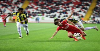 Spor Toto Süper Lig: Dg Sivasspor: 0 - Fenerbahçe: 0 (İlk Yarı)