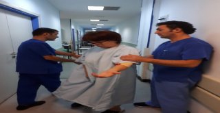 Vefalı Gencin Felç Geçiren Annesinin Tedavisine Başlandı