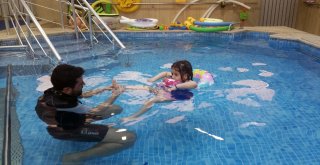 Fiziksel Engellerini Suda Aşıyorlar