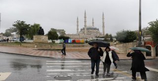 Tropikal Fırtına Tehdidi Geçti, Sağanak Devam Ediyor