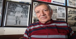 Eski Futbolcu, Kıraathanesini Kariyer Müzesi Yaptı