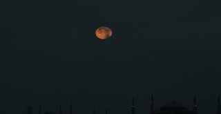 İstanbuldan Fotoğraflarla Kanlı Ay Tutulması