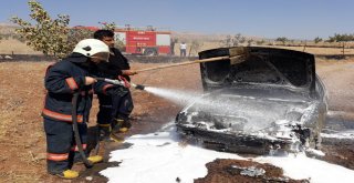 Siirtte Park Halindeki Araç Yandı