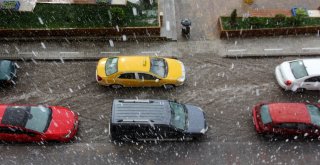 Erzurumda Sağanak Sele Dönüştü