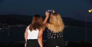 Kanlı Ay İle Aynı Karede Fotoğraf Çekinmek İçin Yarıştılar