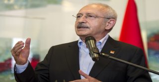 Kılıçdaroğlu, Kendisine Destek İçin Toplanan Partililere Hitap Etti