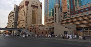 Hacı Adayları Eshab-I Kirama Koşuyor