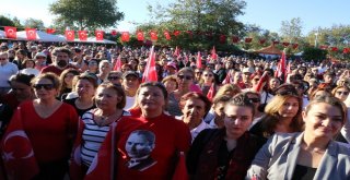 Binlerce Kadın Aynı Anda İstiklal Marşı Ve Andımızı Okudu