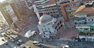 (Özel Haber)  Bahçelievlerde Bir Duvarı Olmayan Cami  Havadan Görüntülendi