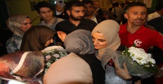 İsrailde Serbest Bırakılan Ebru Öztürk, Türkiyeye Döndü