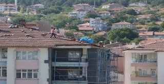 Tehlikeye Aldırış Etmeden Çatı Aktardılar