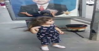 Erdoğanın Afişini Gören Çocuk ‘Dede Diyerek Elinden Öptü