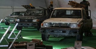 Rusya, Deaştan Ele Geçirdiği Silahları Sergiledi