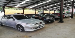 Araç Sahipleri Dolu Önlemini Kapalı Pazar Yerine Sığınarak Aldı