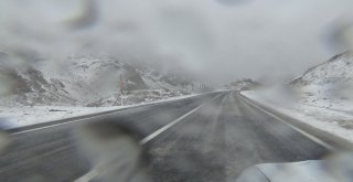 Van Karabet Geçidinde Kar Etkili Oluyor