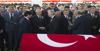 Batman Şehidini Babası Ve Kardeşi Asker Kıyafetiyle Uğurladı