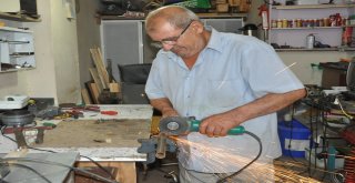 (Özel) Sıcaktan Bunaldı, Otomobil Radyatörüyle Vantilatörü Birleştirerek Klima Yaptı