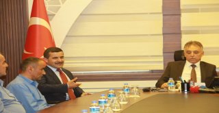 Vali Toprak  Şemdinlideki Kanaat Önderleri İle Bir Araya Geldi