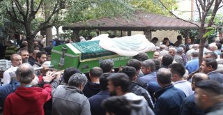 Genç Yaşta Hayatını Kaybeden Öğretmeni Öğrencileri Göz Yaşlarıyla Uğurladı