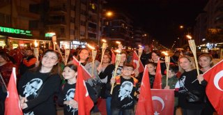 İzmirdeki Cumhuriyet Coşkusu Gece Boyu Devam Etti