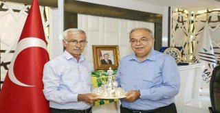 Alevi Kültür Derneği Başkanı Tanrıverdi Yöneticileri Başkan Kutlu İle Bir Araya Geldi