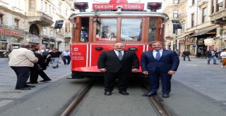 Bakan Varank İstiklal Caddesinde