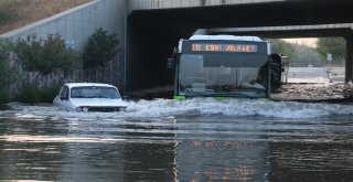 Sualtında Kalan Karayolu Havuz Oldu
