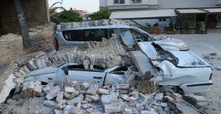 Fabrika Duvarı Araçların Üzerine Çöktü