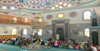 İmamın, Camide Yaptığı İkramlar Kuran Kursuna İlgiyi Arttırdı