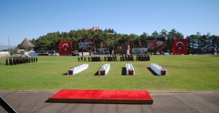 Asteğmenler Ant İçti