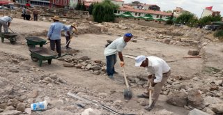 2 Bin Yıllık Tarihi Roma Hamamında Arkeolojik Kazılar Sürüyor