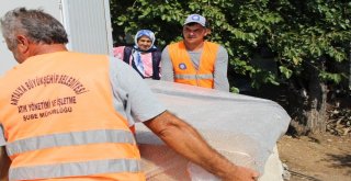 Finikede 4 Aileye Eşya Yardımı