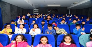 Beylikdüzünde Ücretsiz Tiyatro Ve Sinema Sezonu Açıldı