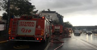 Beyoğlunda Kullanılmayan Eğlence Mekanı Alev Alev Yandı