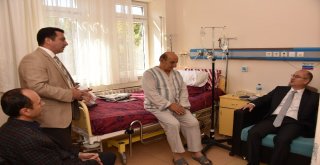 Kaymakam Yaman Ve Başkan Bakıcı Hastaları Yalnız Bırakmıyor