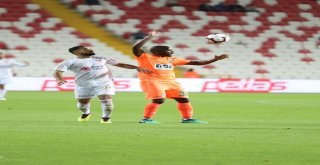 Spor Toto Süper Lig: Demir Grup Sivasspor: 0 - Aytemiz Alanyaspor: 0 (İlk Yarı)
